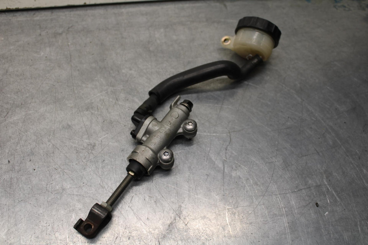 01-06 HONDA CBR600F4I REAR BACK BRAKE MASTER CYLINDER W RESERVOIR BB626