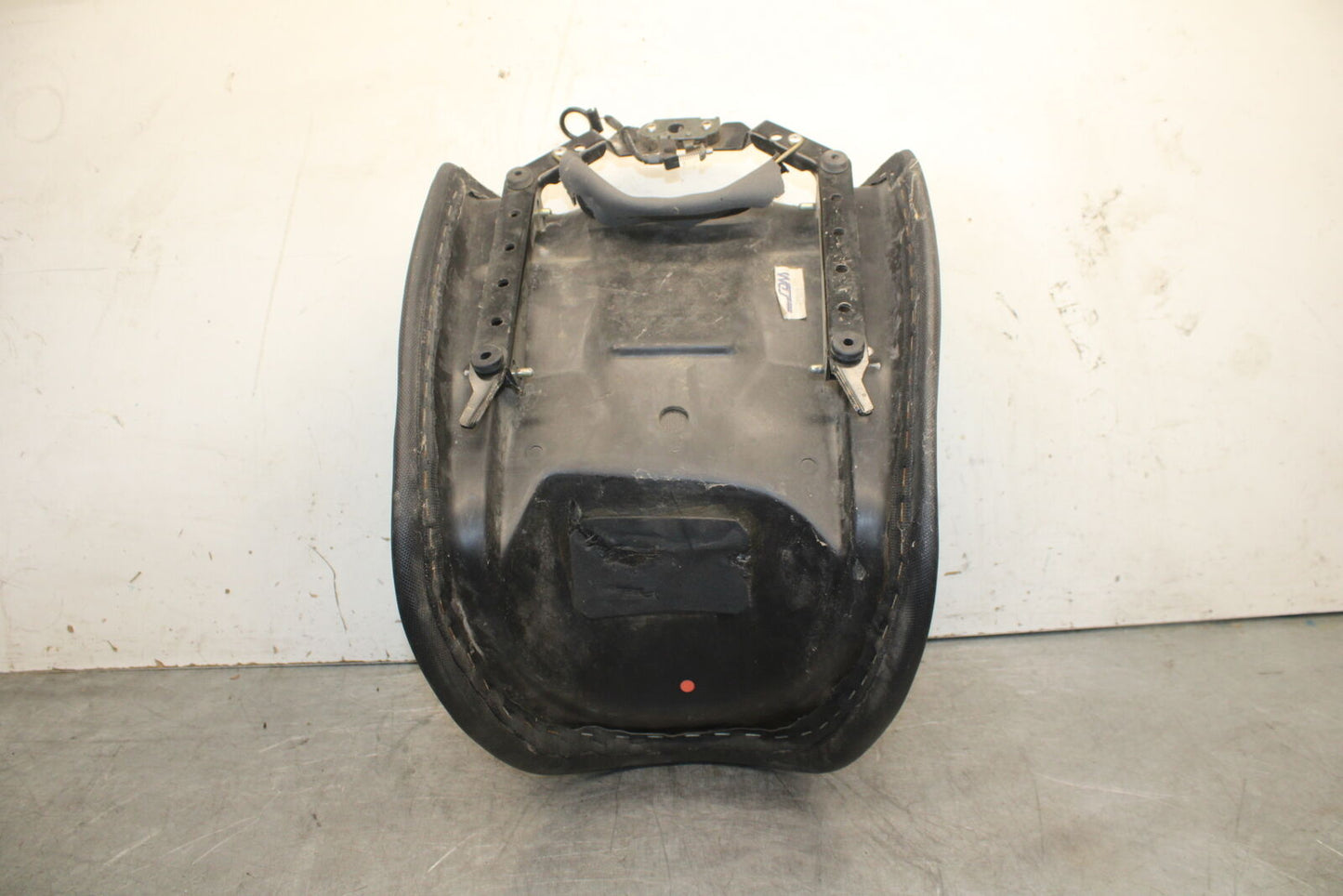 01-06 TRIUMPH TIGER 955I FRONT DRIVERS SEAT PAD SADDLE PILLION BB693
