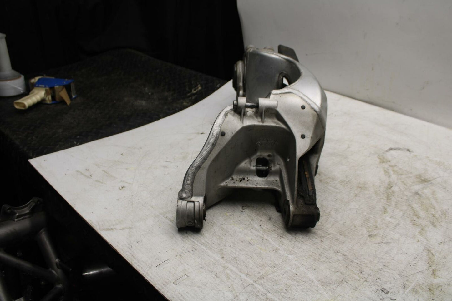 08-10 DUCATI 848 REAR SWINGARM BACK SUSPENSION SWING ARM BB369