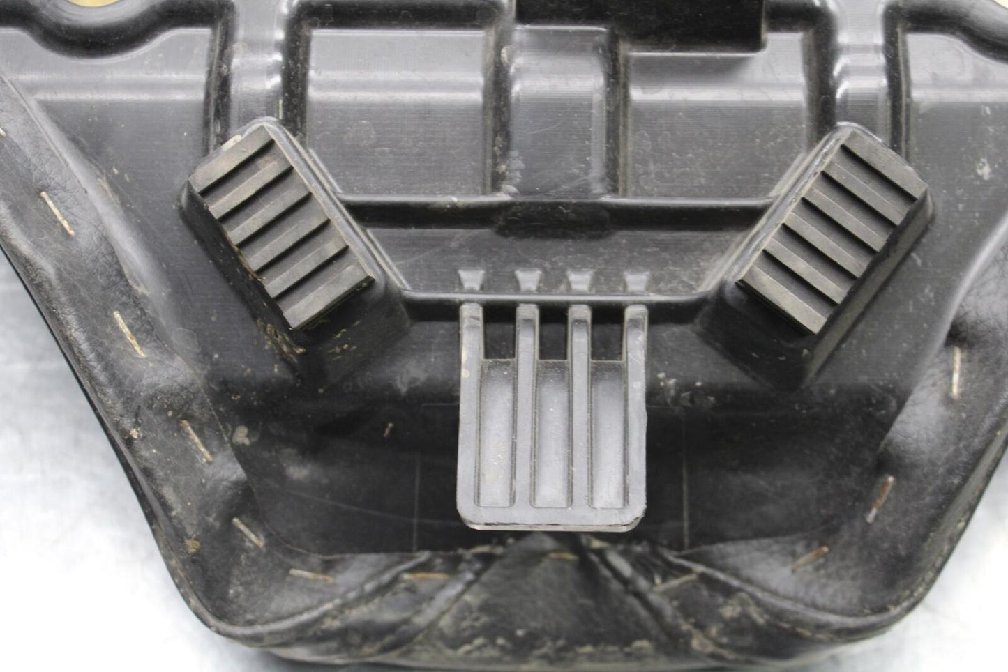 2013 Suzuki Boulevard C50T FRONT DRIVERS SEAT 45100-06J00-V4Y BB625