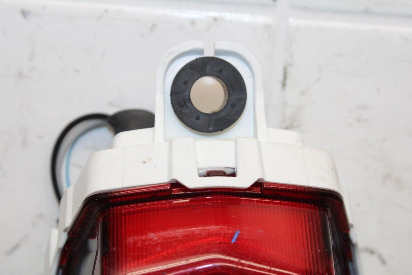 20 SUZUKI GSXR 1000 REAR TAIL TAILLIGHT BACK BRAKE LIGHT BB597