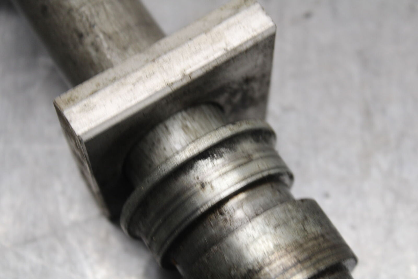 01-03 SUZUKI GSXR600 REAR AXLE BACK WHEEL RIM PIVOT BOLT AXEL BB336