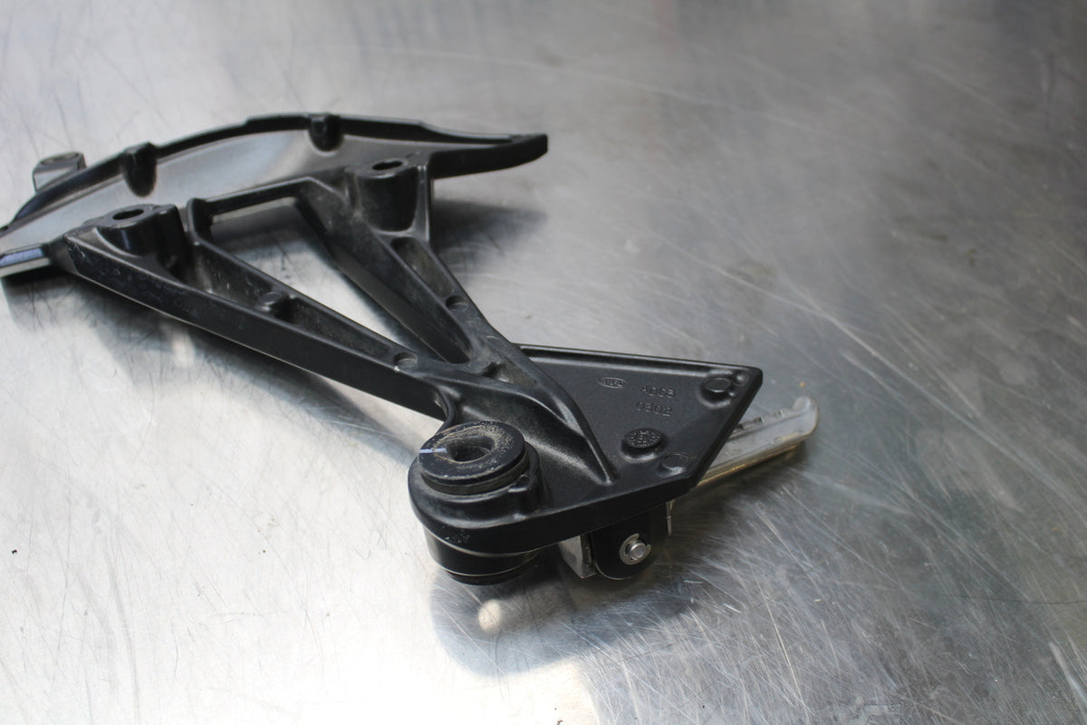 07 KAWASAKI Z1000 REAR BACK PASSENGER PEG SET PAIR BB148