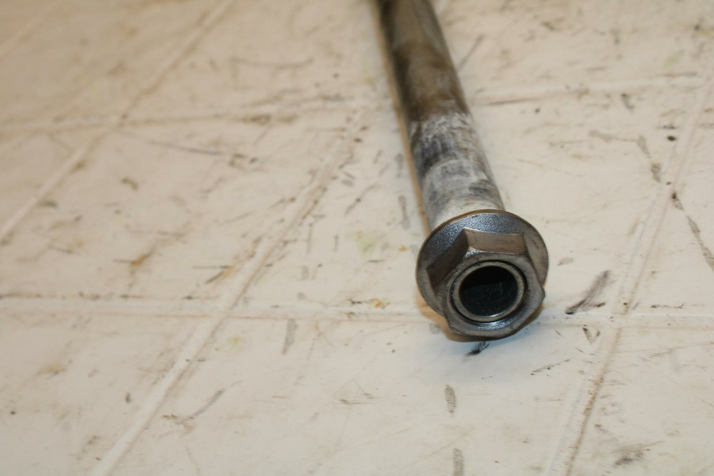 13-17 KAWASAKI NINJA ZX6R ZX636E REAR BACK SWINGARM BOLT SUSPENSION PIVOT AXLE B