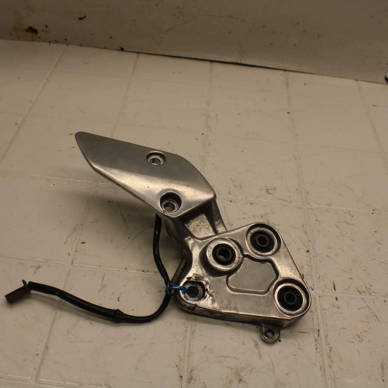 01-05 YAMAHA FZS1000 RIGHT REARSET REAR SET DRIVER FOOT PEG REST STOP BB10