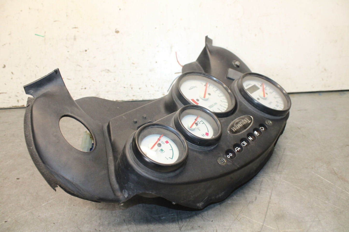 01-06 TRIUMPH TIGER 955I SPEEDO TACH GAUGES DISPLAY CLUSTER SPEEDOMETER BB693