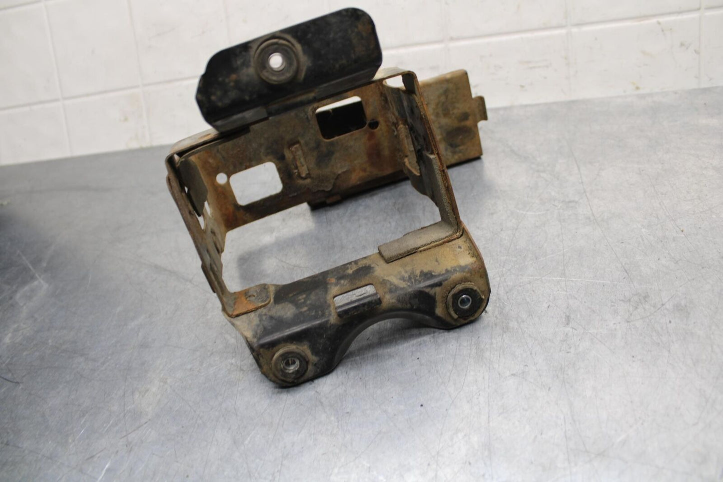 75 SUZUKI GT 550 TOOL BOX BATTERY BOX BB72