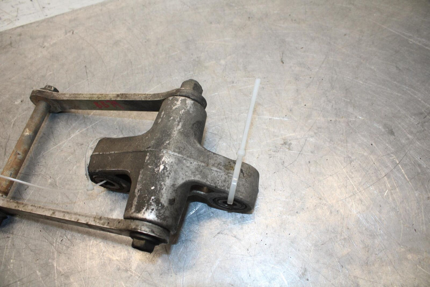 1997 Suzuki GSXR750 REAR DOGBONE SHOCK LINKAGE LINK BB39