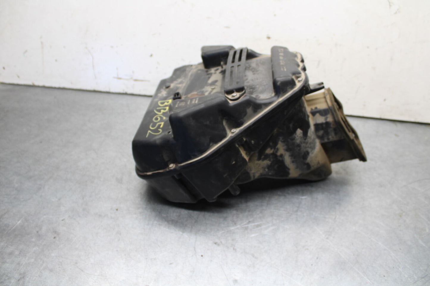 09-11 TRIUMPH DAYTONA 675 AIRBOX AIR INTAKE FILTER BOX BB652