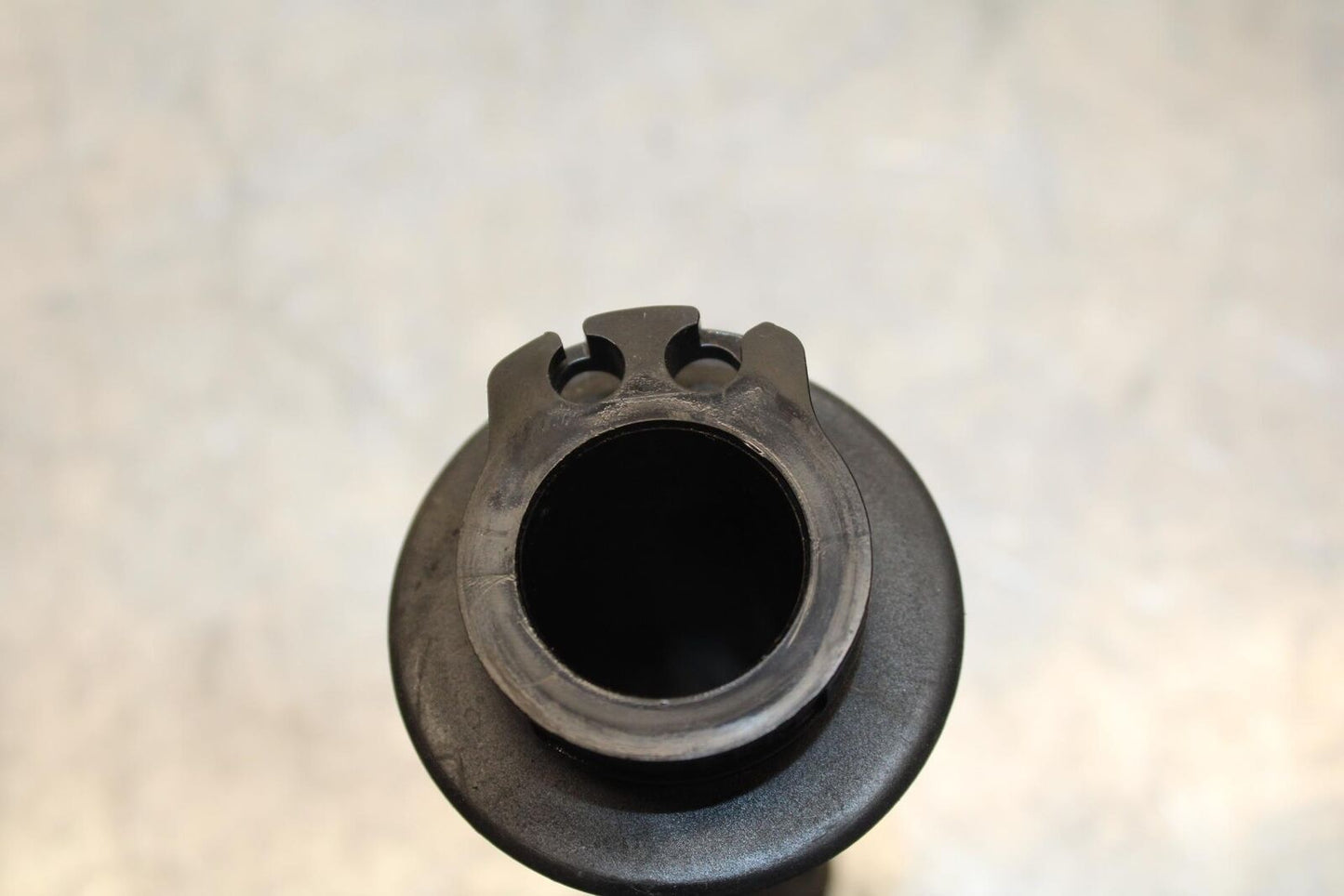 20 SUZUKI GSXR 1000 RIGHT THROTTLE GRIP BB597