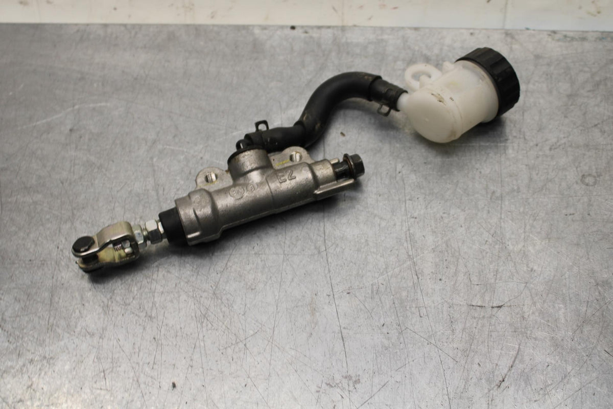 2001 Suzuki GSXR600 REAR BRAKE MASTER CYLINDER W RESERVOIR 69600-33C00 BB584