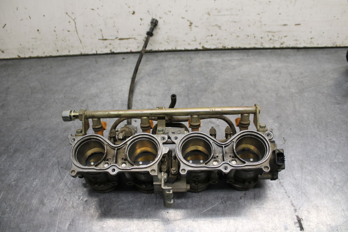 05-06 HONDA CBR600RR MAIN FUEL INJECTORS / THROTTLE BODIES BB739