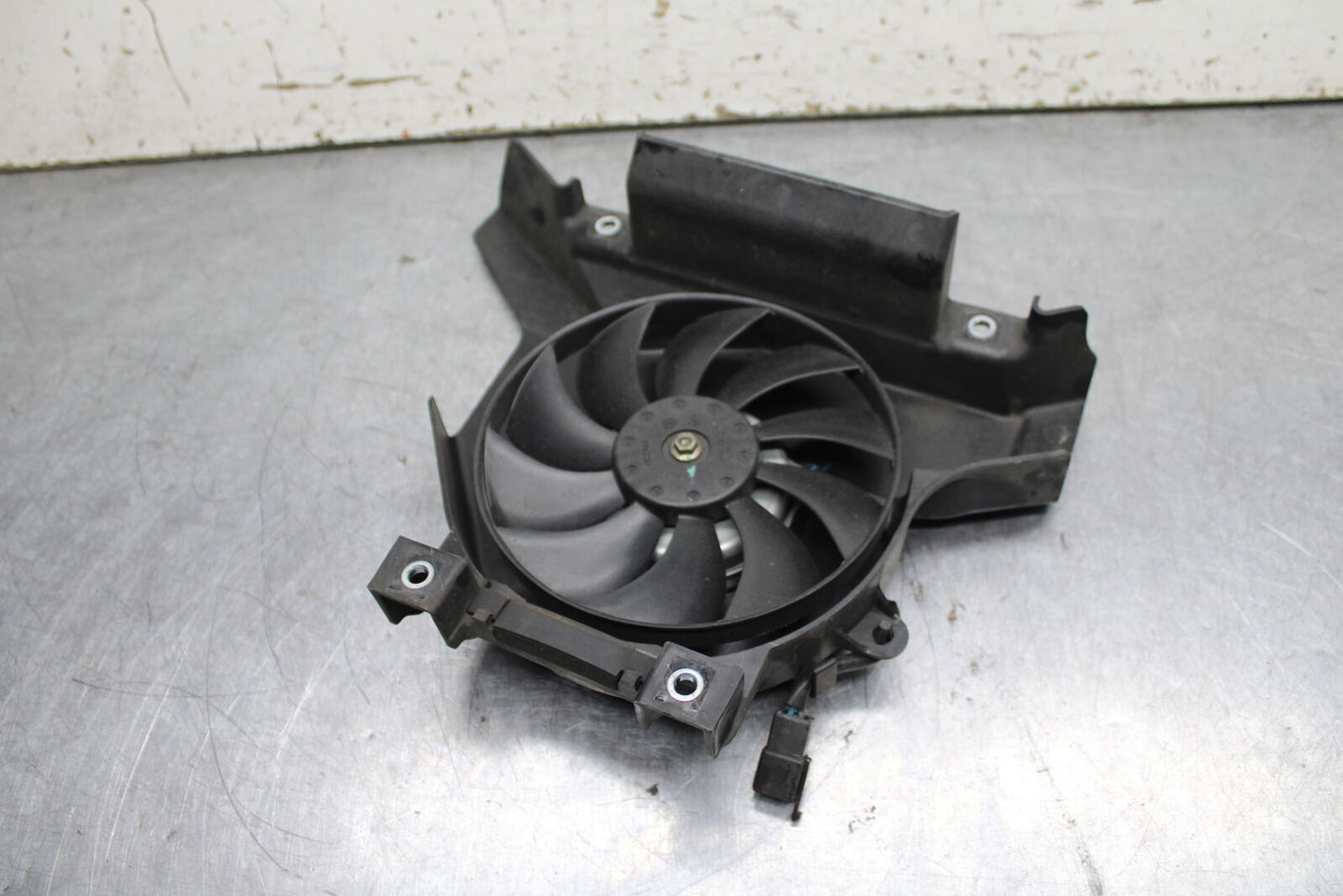 19-22 KAWASAKI Z400 ENGINE RADIATOR COOLING FAN BB738
