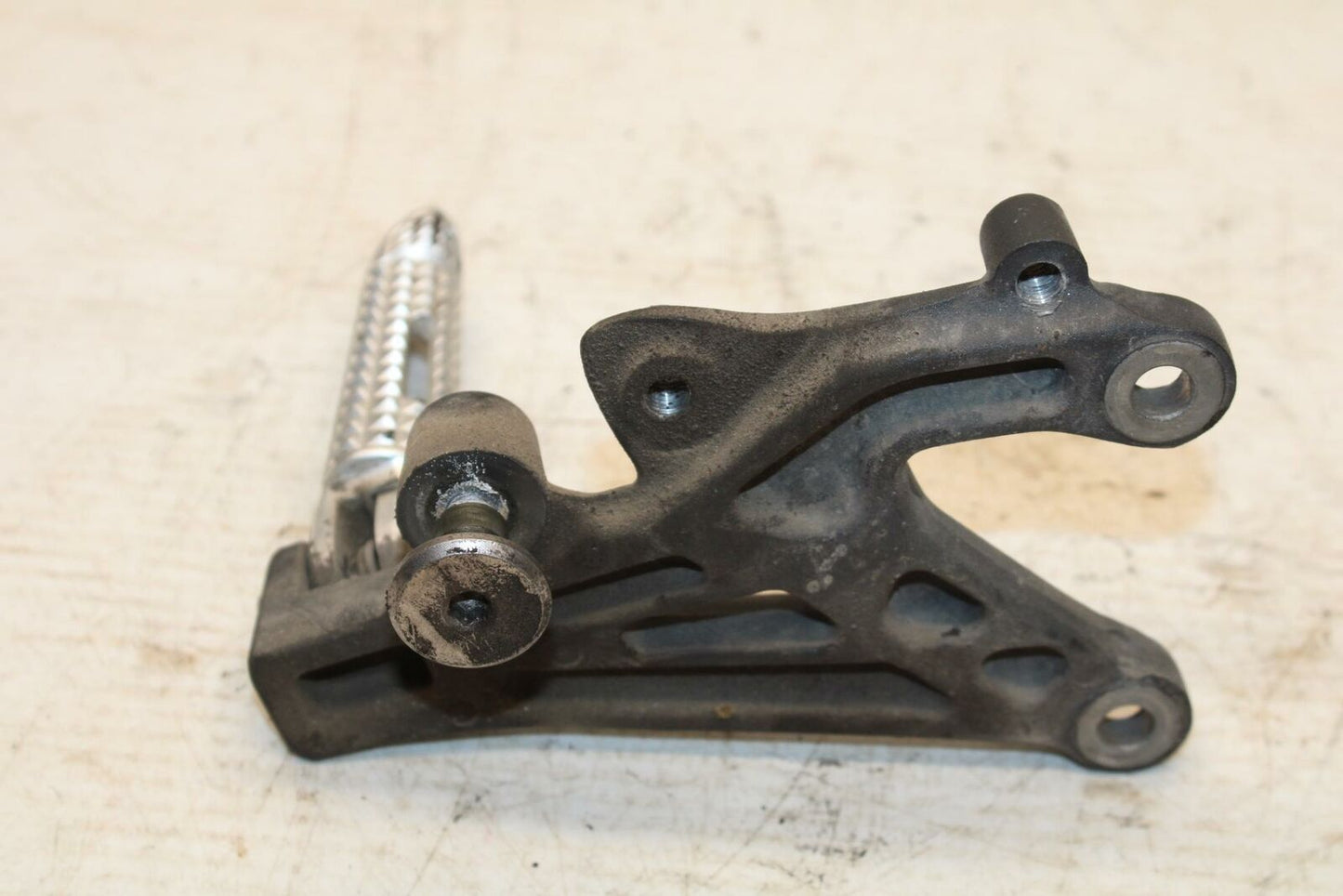 07-16 TRIUMPH STREET TRIPLE LEFT REARSET REAR SET DRIVER FOOT PEG REST BB356