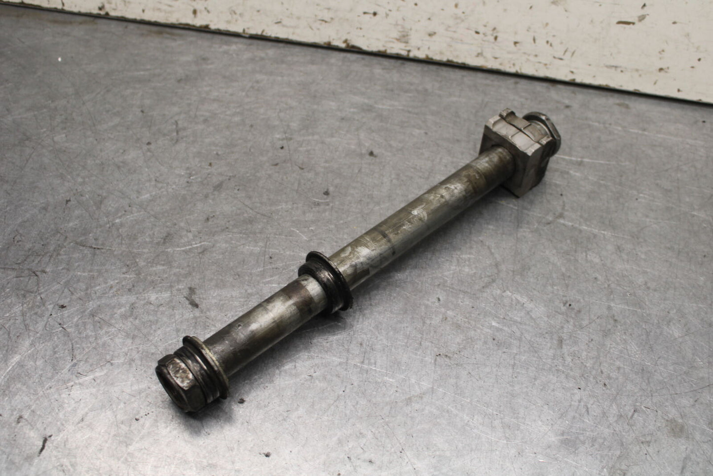 05-06 HONDA CBR600RR REAR AXLE BACK WHEEL RIM BOLT AXEL 42301-MEE-D00 BB689