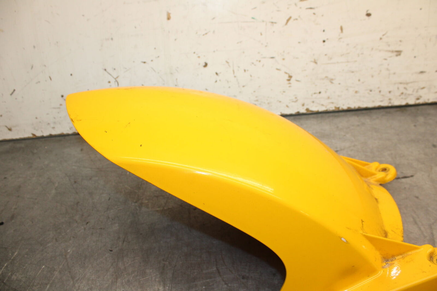 03-04 TRIUMPH DAYTONA 600 REAR BACK WHEEL TIRE HUGGER FENDER BB745
