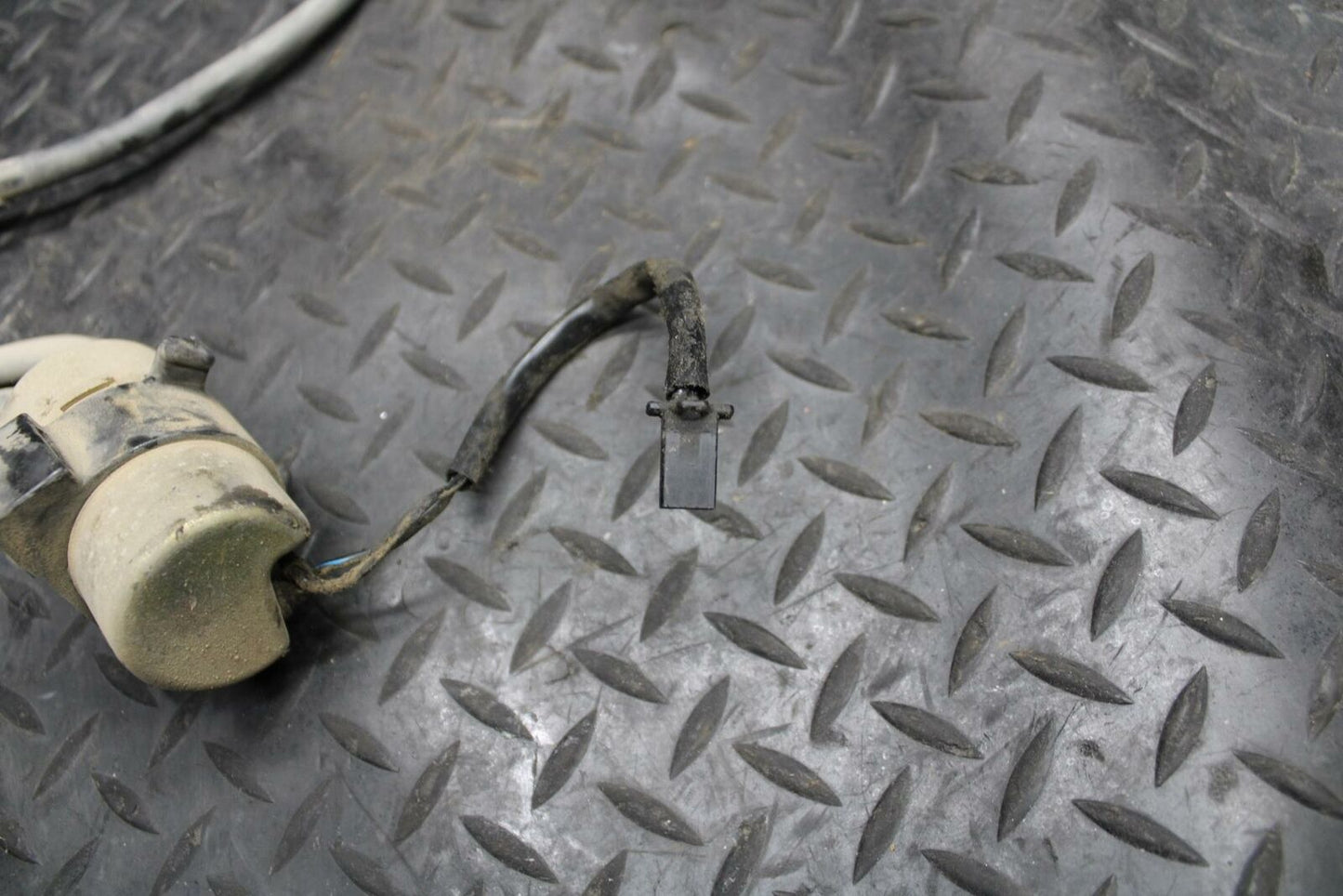 02 YAMAHA V STAR 1100 FUEL GAS PUMP HOSE BB199