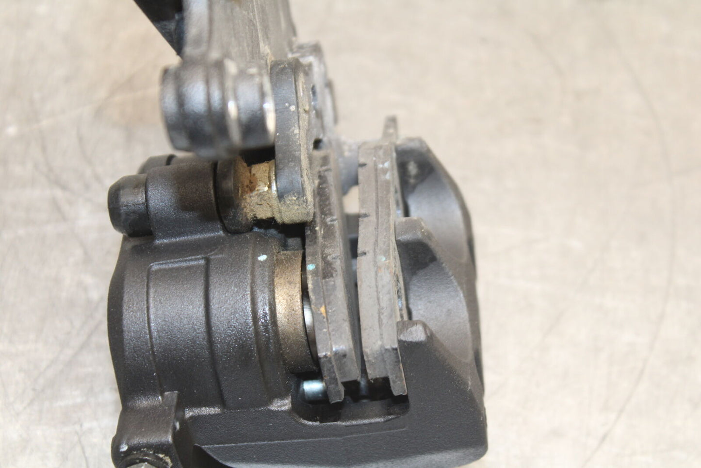 18-23 KAWASAKI NINJA 400 EX400 ABS REAR BACK BRAKE CALIPER W MOUNT BRACKET BB747