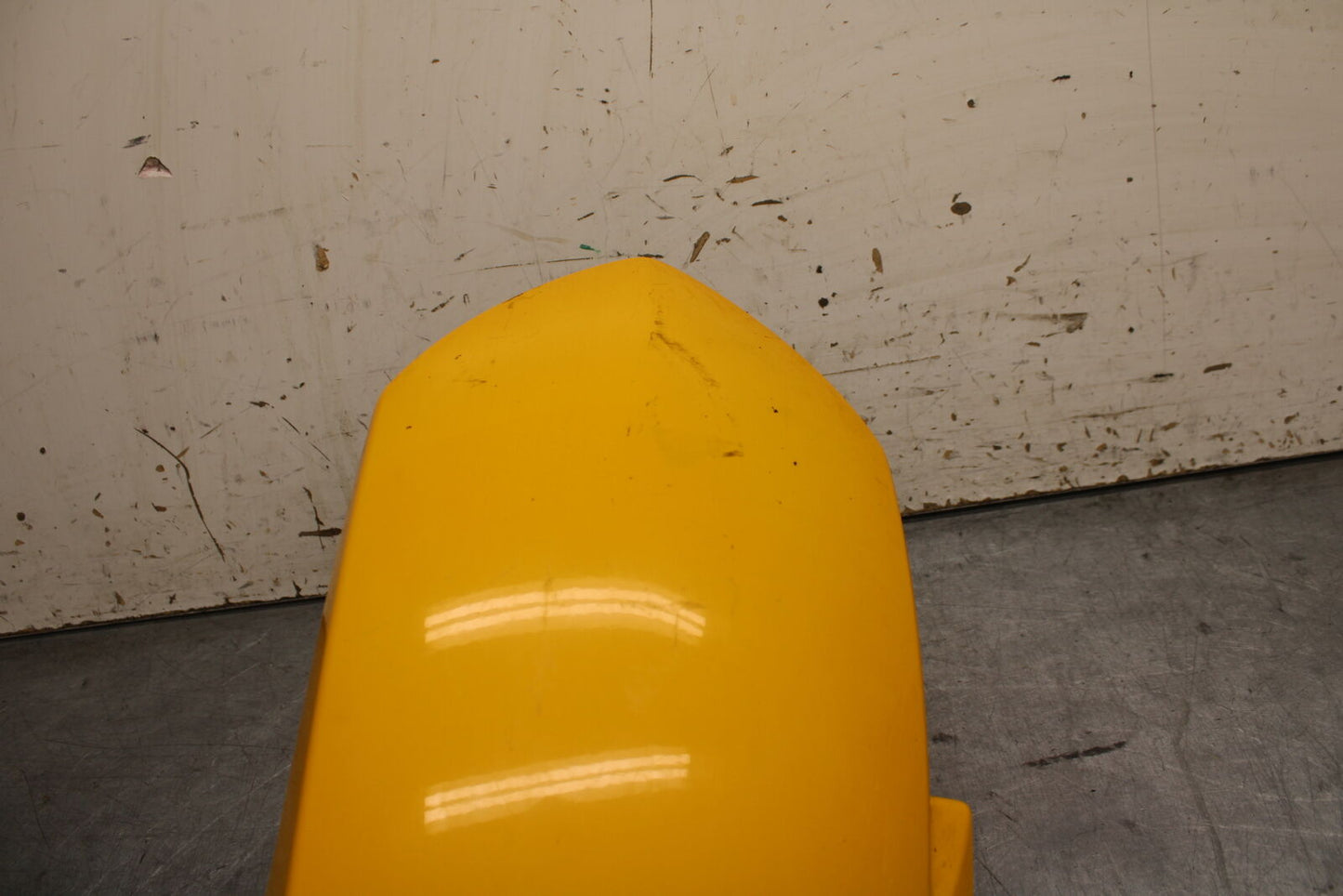 03-04 TRIUMPH DAYTONA 600 REAR BACK WHEEL TIRE HUGGER FENDER BB745