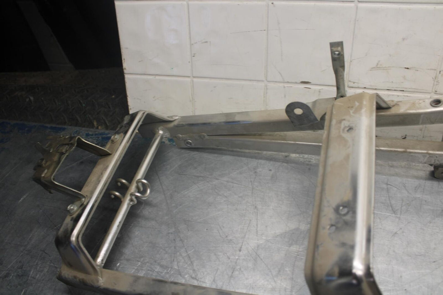 98-99 HONDA CBR900RR REAR SUBFRAME BACK SUB FRAME BB458