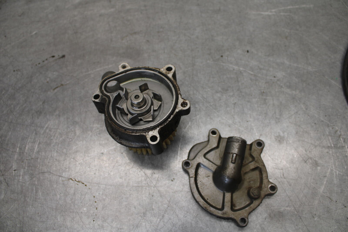 01-05 YAMAHA RAPTOR 660R ENGINE WATER COOLANT PUMP BB695