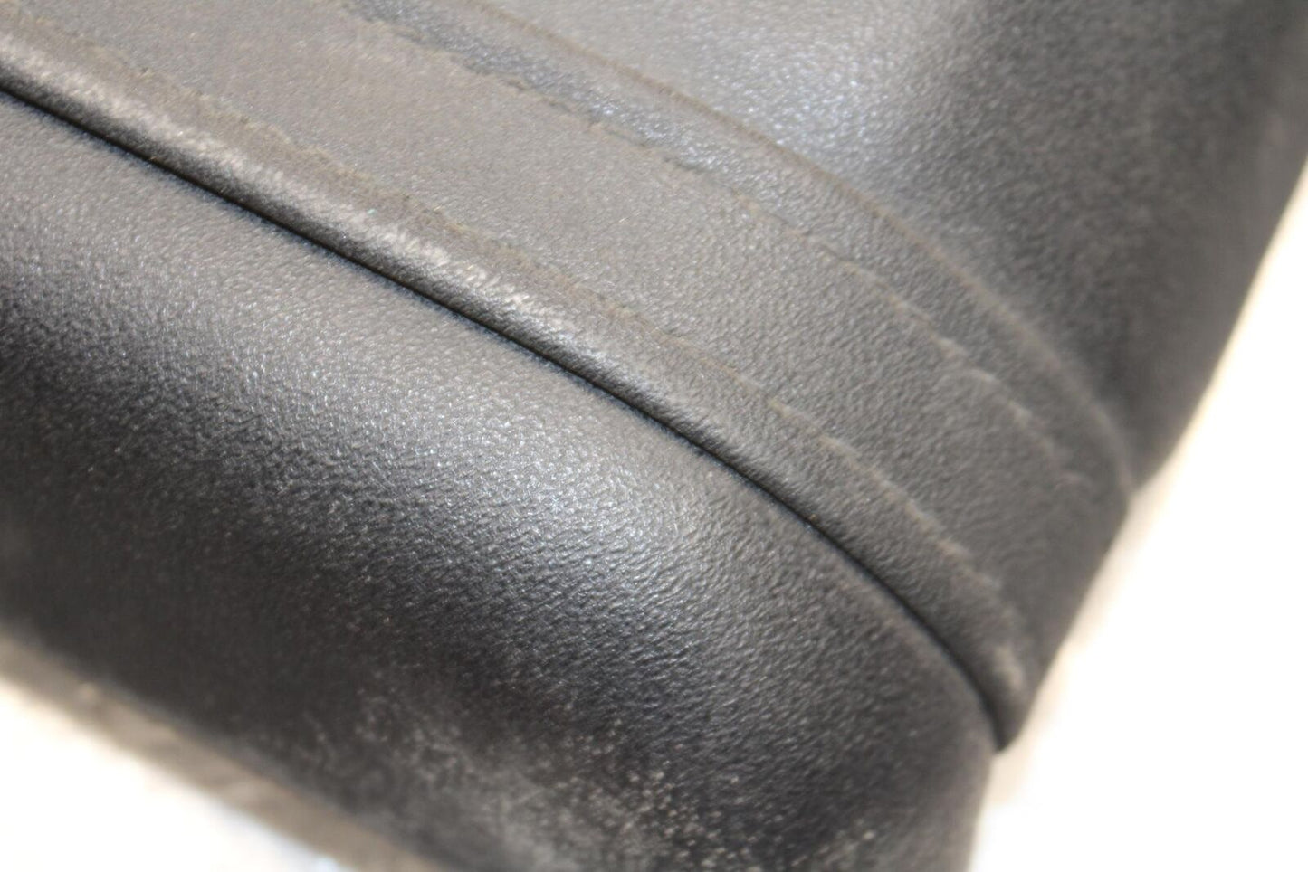 01-03 SUZUKI GSXR600 REAR BACK PASSENGER TANDEM SEAT PAD SADDLE PILLION BB621