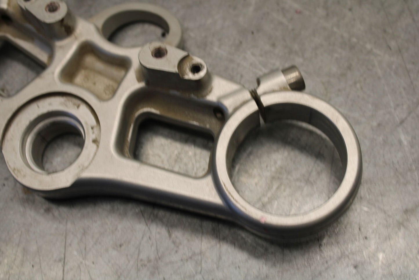 09-11 TRIUMPH DAYTONA 675 FORKS UPPER TRIPLE TREE CLAMP BB652