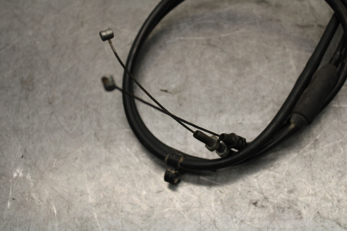 09-11 TRIUMPH DAYTONA 675 THROTTLE CABLES LINES BB652