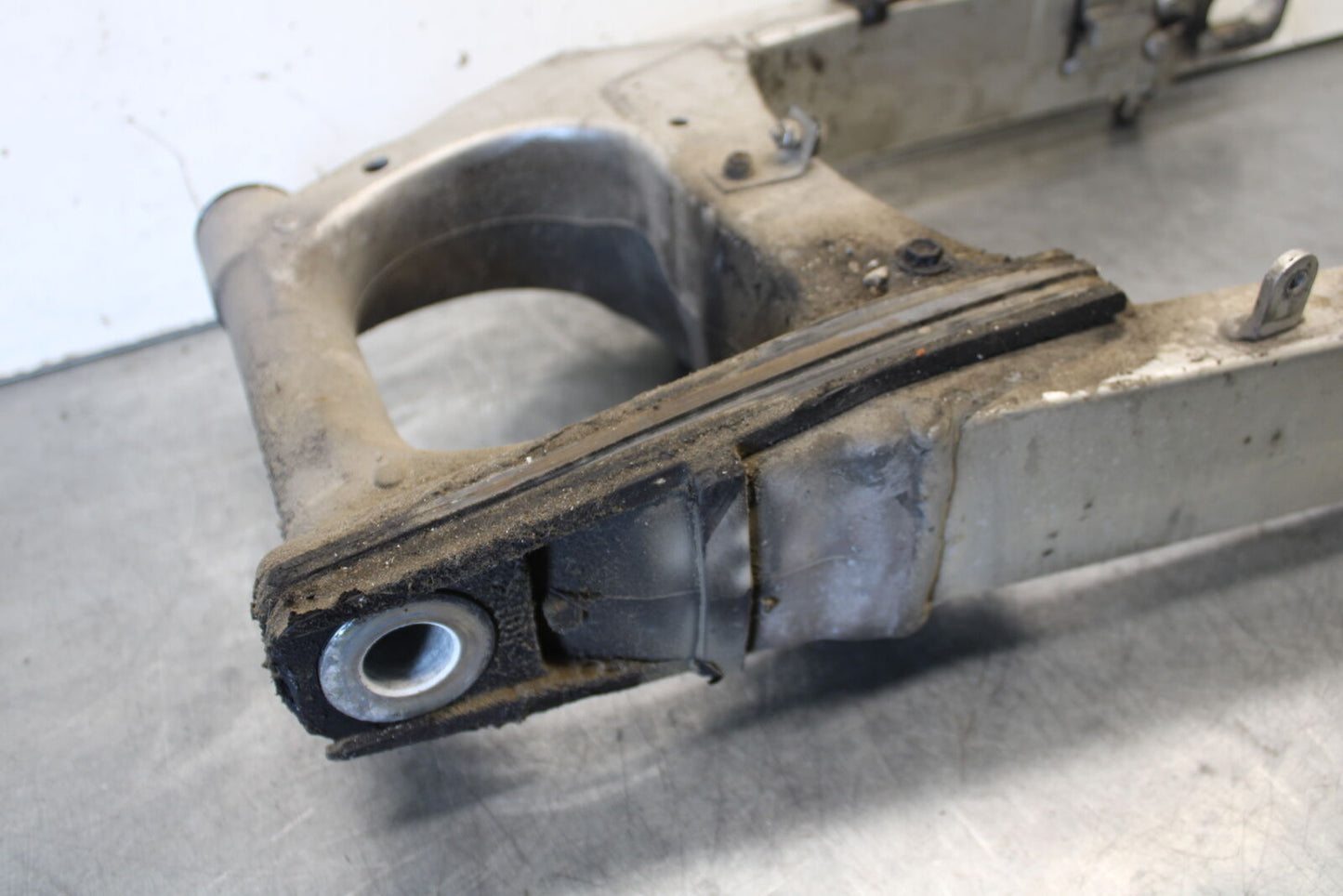 03-07 SUZUKI SV1000S REAR SWINGARM BACK SUSPENSION SWING ARM BB657