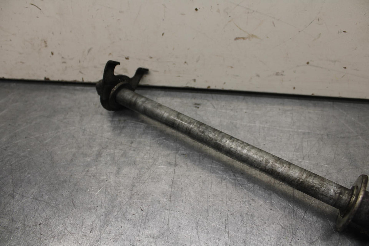 04-09 SUZUKI GS 500 FH GS500F REAR AXLE BACK WHEEL RIM PIVOT BOLT AXEL BB97