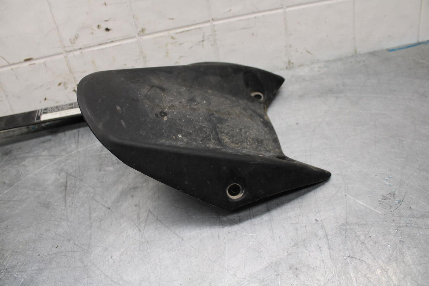 17-21 TRIUMPH STREET TRIPPLE R ABS REAR BACK WHEEL TIRE HUGGER FENDER bb452