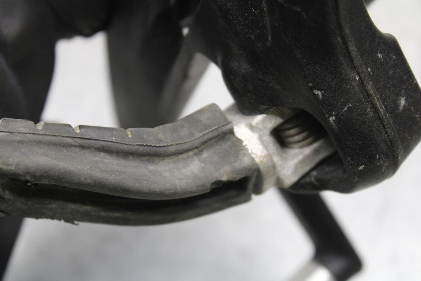 20-24 KTM 890 DUKE R RIGHT REARSET REAR SET DRIVER FOOT PEG REST STOP BB627