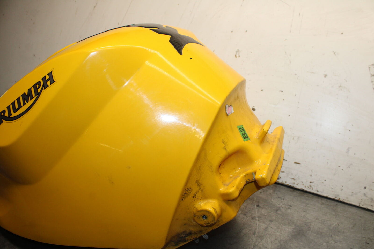 03-04 TRIUMPH DAYTONA 600 GAS TANK FUEL CELL PETROL RESERVOIR BB745