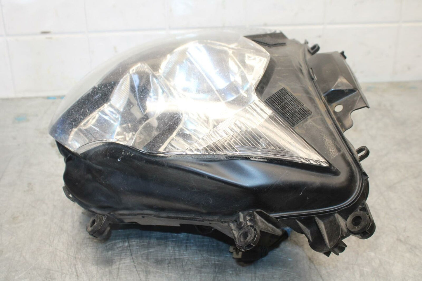 15-21 SUZUKI GSXR600 FRONT HEADLIGHT HEAD LIGHT LAMP BB418 B
