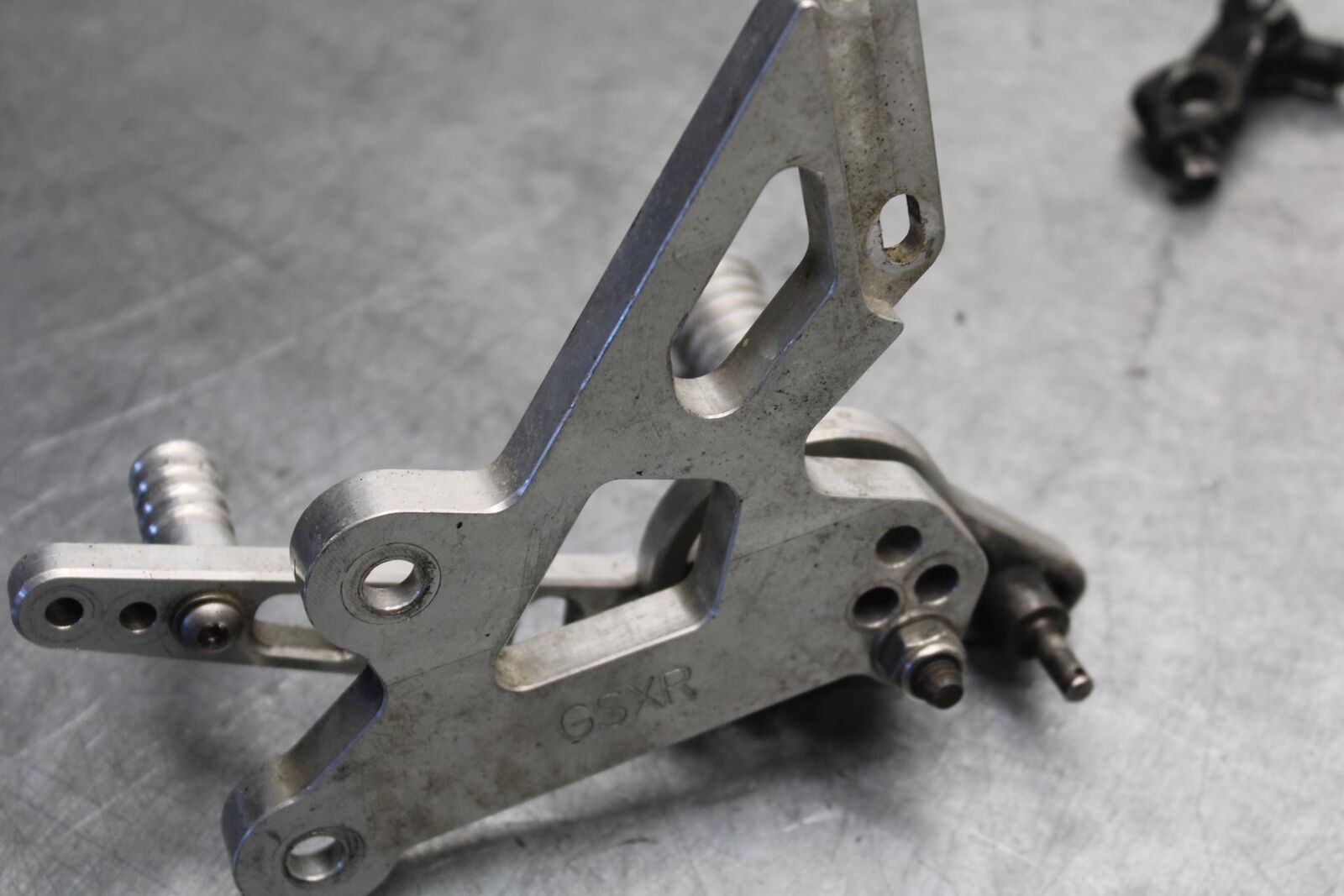 01-03 SUZUKI GSXR600 RIGHT LEFT REARSETS REAR SET DRIVER FOOT PEGS  BB639