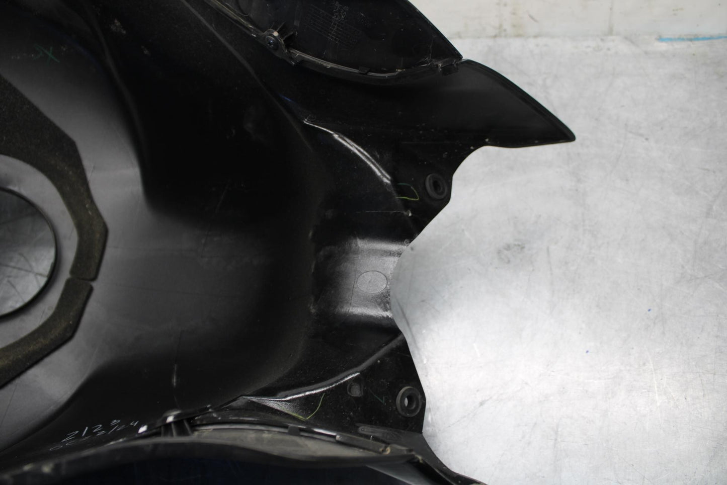 06-07 HONDA CBR1000RR GAS TANK FUEL CELL COVER FAIRING COWL BB464