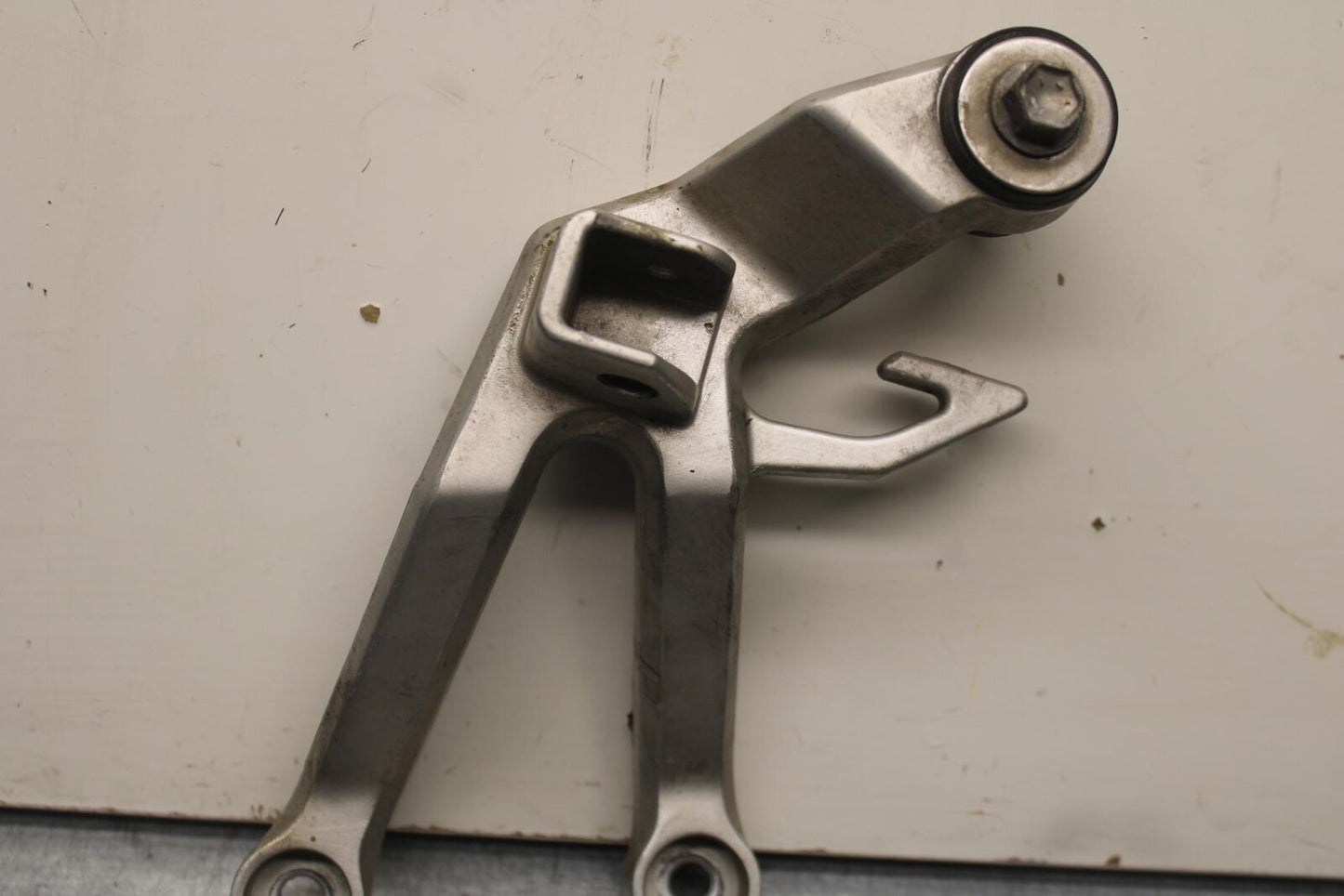 2003 Suzuki SV1000S RIGHT REAR FOOT REST PEG STEP BB85