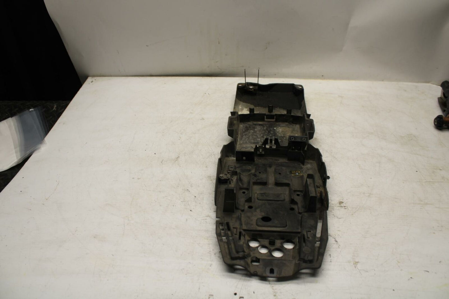 07-16 TRIUMPH STREET TRIPLE REAR BACK TAIL UNDERTAIL BATTERY TRAY PLASTIC BB361