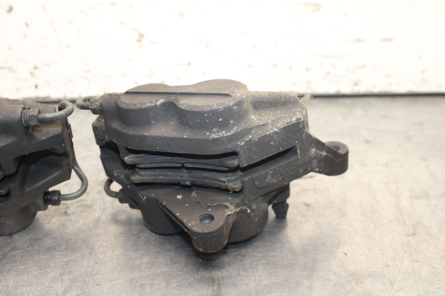 96-07 YAMAHA YZF600R RIGHT LEFT FRONT BRAKE CALIPER SET PAIR CALIPERS BB746
