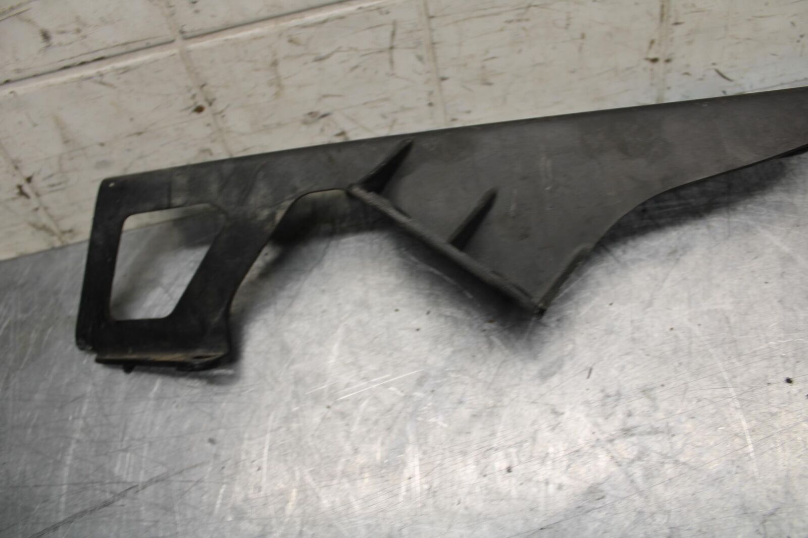 02-03 SUZUKI GSXR750 REAR BACK DRIVE CHAIN GUARD COVER SHIELD 61311-35F01 BB14