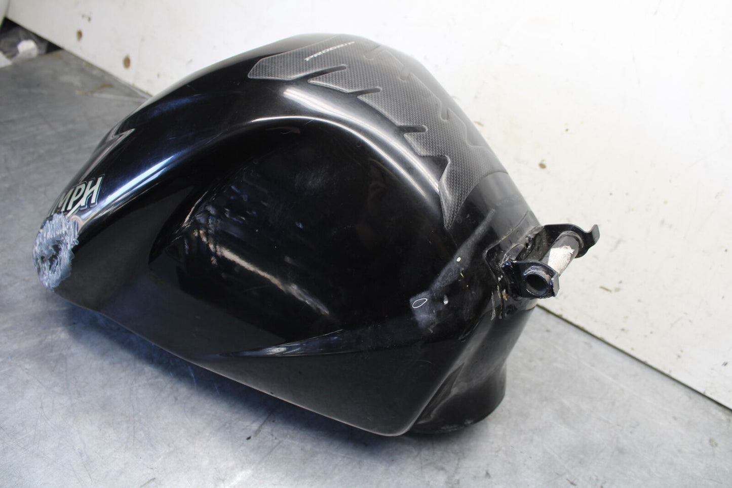 07-08 TRIUMPH DAYTONA 675 GAS TANK FUEL CELL PETROL RESERVOIR T2401091-CM BB685