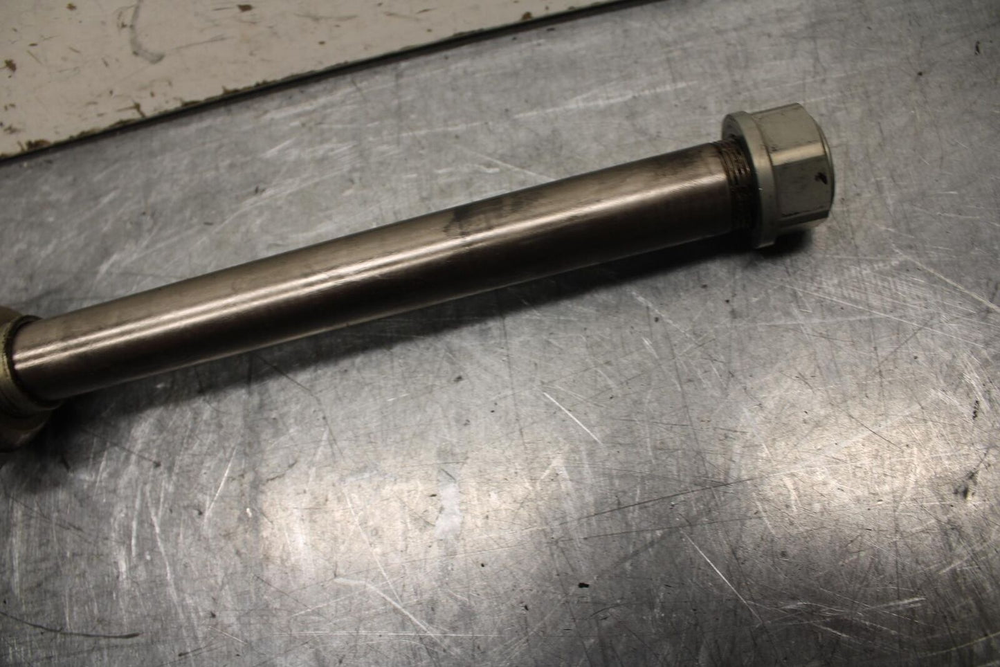 16-18 KTM 690 DUKE REAR AXLE BACK WHEEL RIM PIVOT BOLT AXEL BB631