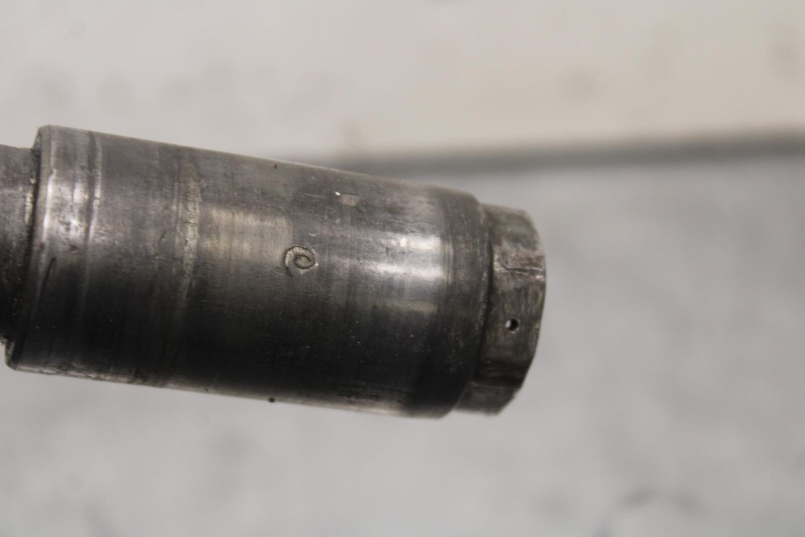 01-03 SUZUKI GSXR600 FRONT WHEEL RIM AXLE PIVOT BOLT 54711-35F00 BB639