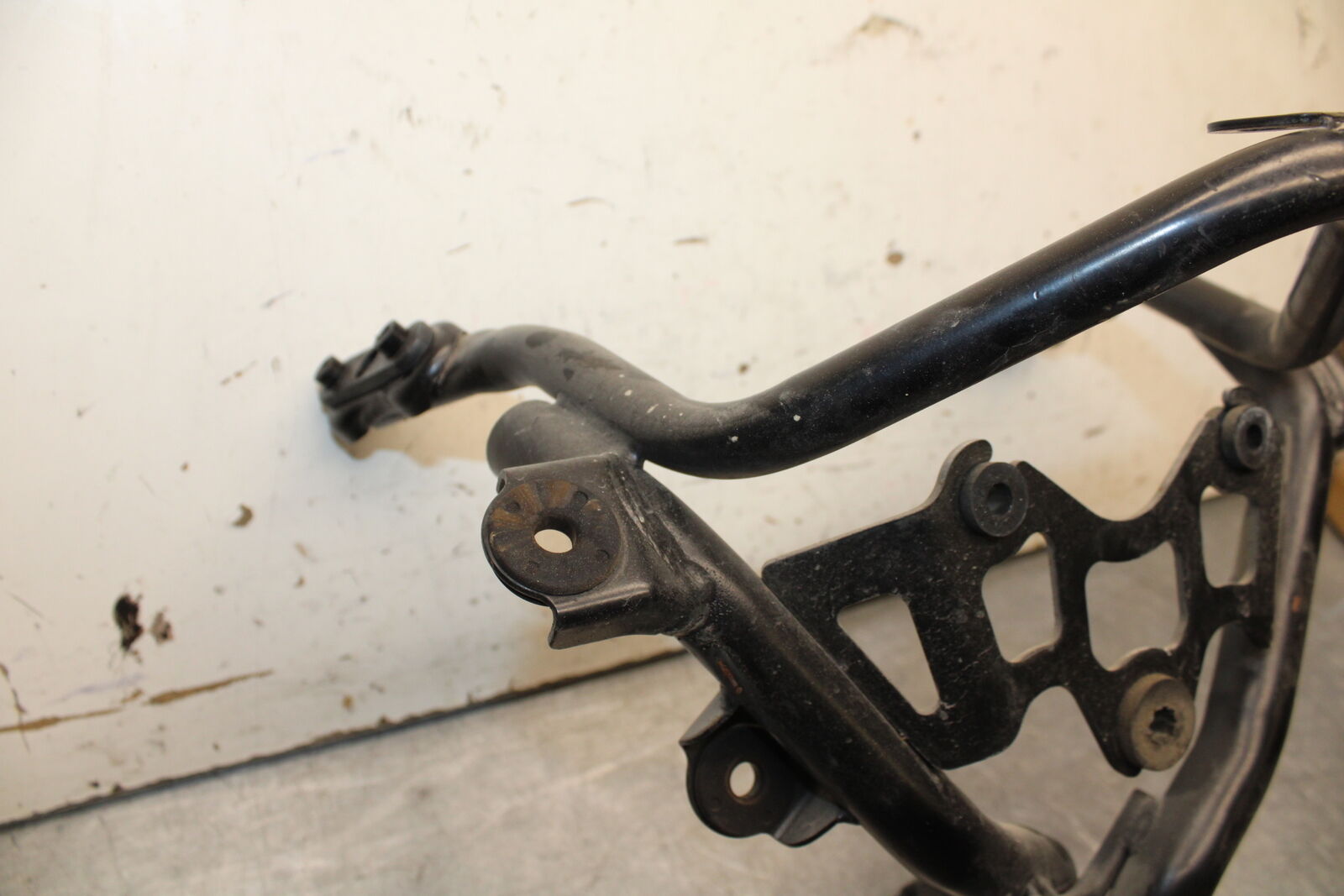 03-07 SUZUKI SV1000S UPPER FAIRING MIRROR GAUGES STAY BRACKET 94510-16G00 BB657