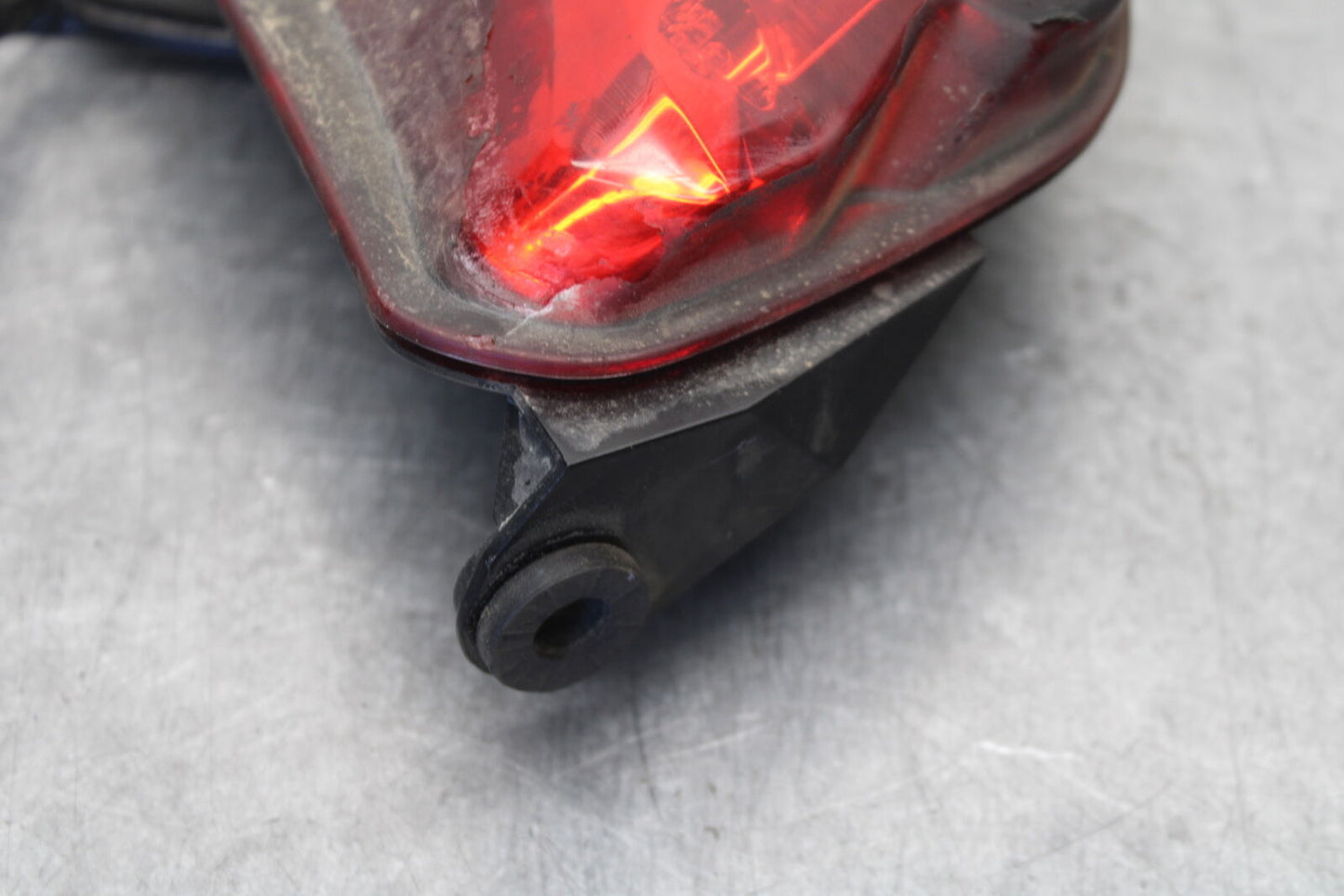 04-05 SUZUKI GSXR600 REAR TAIL TAILLIGHT BACK BRAKE LIGHT 35710-29G30 BB658