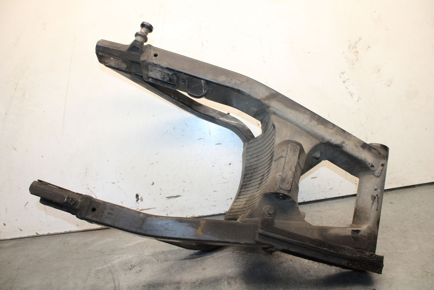 04-05 SUZUKI GSXR600 REAR SWINGARM SUSPENSION SWING ARM 61000-29G00 BB658