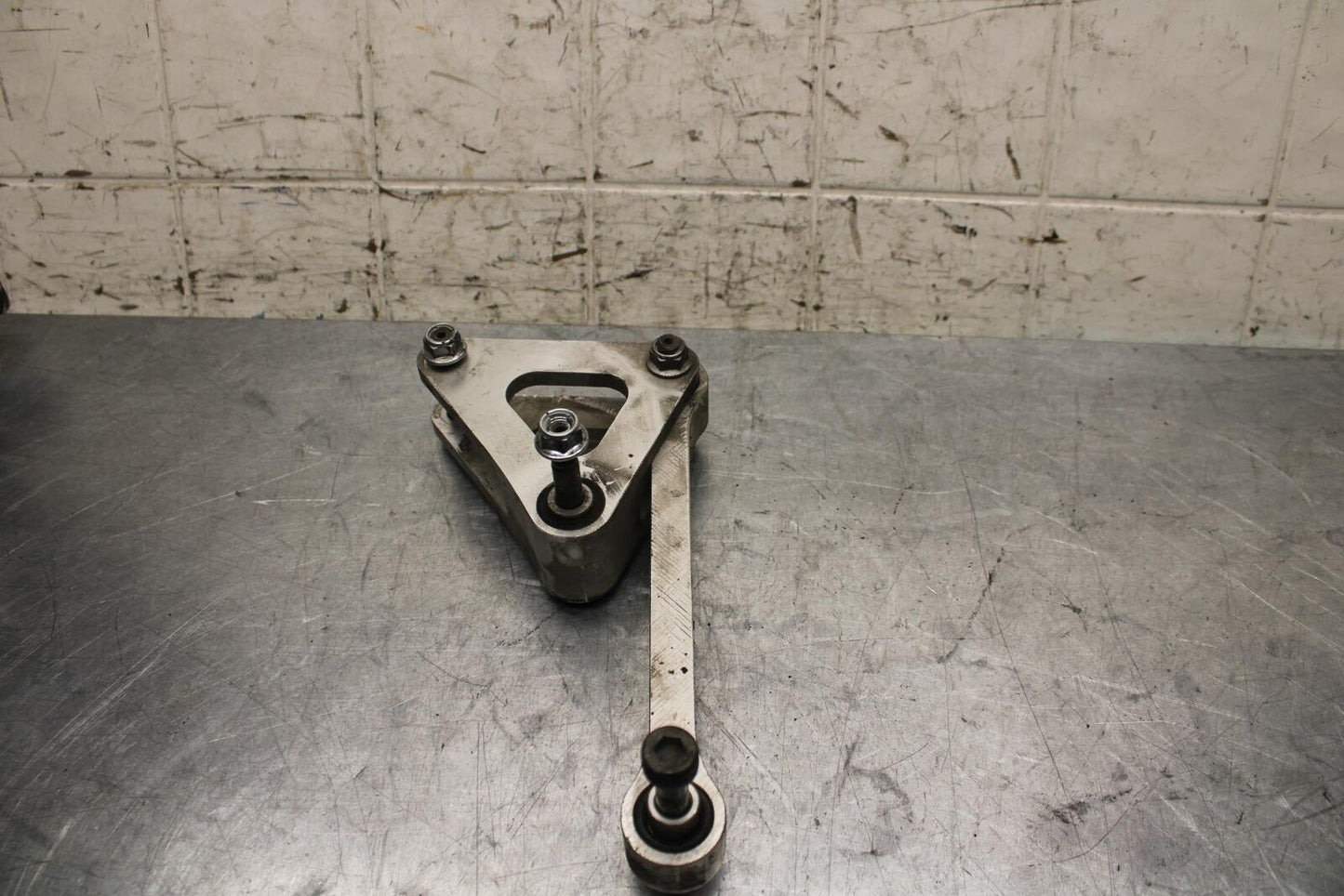 2007 Yamaha YZF R1 REAR DOGBONE SHOCK LINKAGE LINK BB575