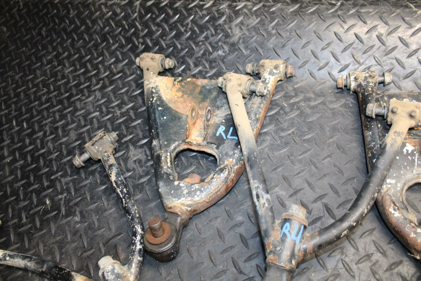 85-86 SUZUKI QUADRACER 250 FRONT RIGHT LEFT A ARM SET BB210