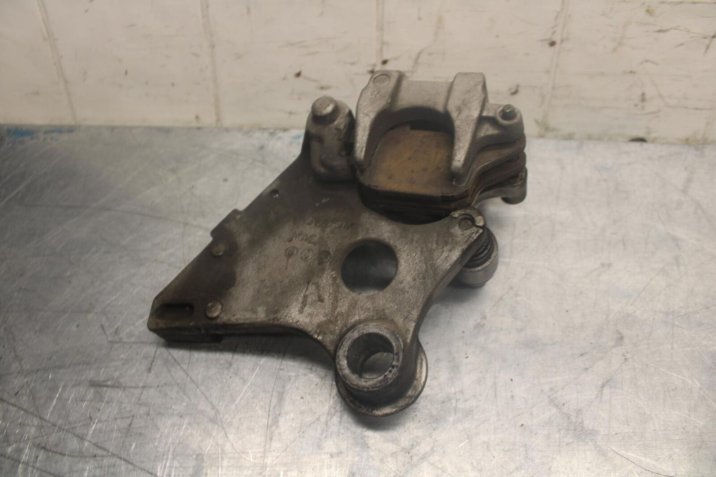 98-99 HONDA CBR900RR REAR BACK BRAKE CALIPER W MOUNT BRACKET BB458