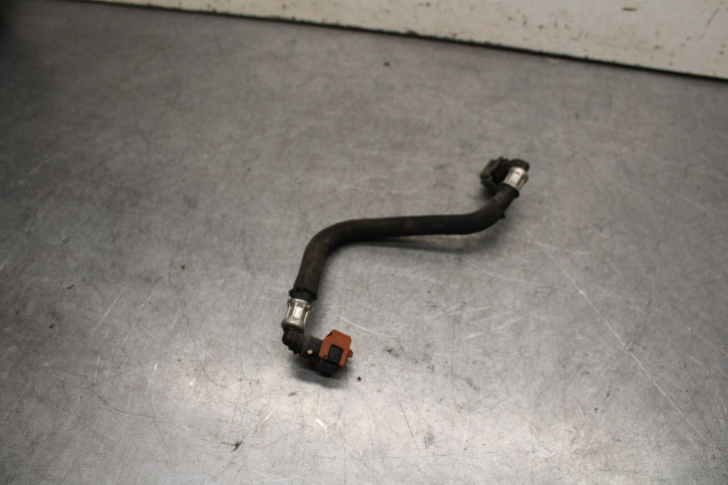 09-11 TRIUMPH DAYTONA 675 FUEL HOSE GAS LINE TUBE PIPE BB652